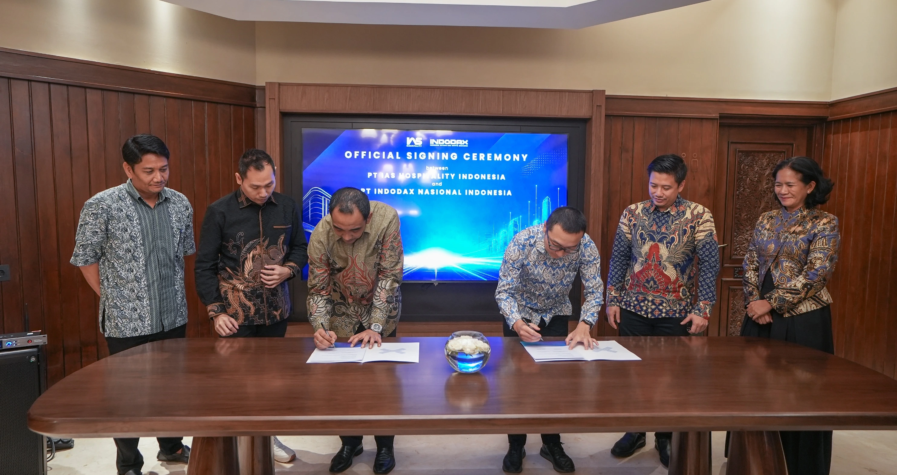 CEO INDODAX William Sutanto dan IAS Hospitality menandatangani kerja sama strategis di Bandara Soekarno-Hatta.